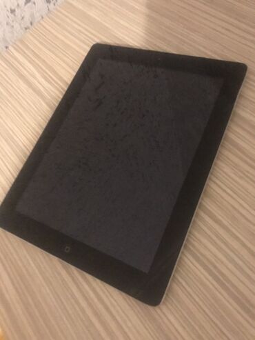 телефон fly fs518 cirrus 13: Ipad:3G Kapasite:32GB Surum:9.3.5(13G36) Ekraninda cizix var bele ozu