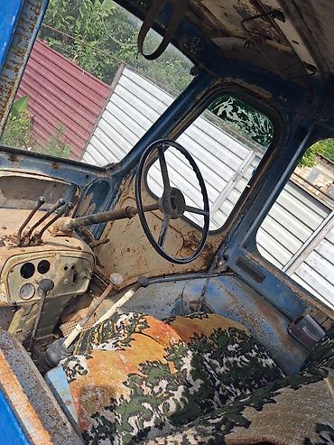 vito 646 motor: Mavi rəngli təkərli traktor Xüsusiyyətlər: - Kabinəli konstruksiya — 4