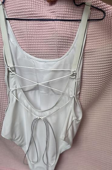 открытая спина: Купальник сплошной с открытой спиной корсетный
S M L XL — 3