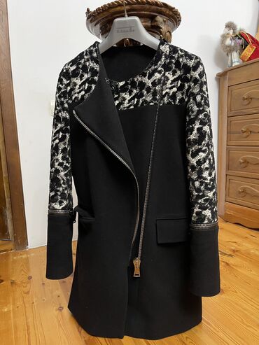 чёрное женское пальто: Пальто