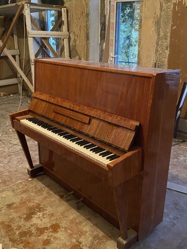 электронное пианино: Upright pianino – klassik dizaynlı, taxta (cilalanmış şpon) korpuslu