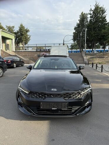 авто из кореи в наличии в бишкеке: Автомобиль Kia K5 в черном цвете. Эта модель имеет панорамную крышу