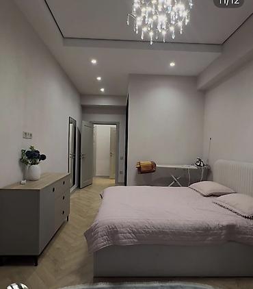 Спальные гарнитуры: Продается 2 ком кв.(переделенная на 3 студии ) 80 кв.м. Адрес; Шота — 1