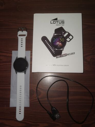 kom sa etiketom: Lotus by Festina smartwatch, koriscen 2 meseca. Narukvica je potpuno