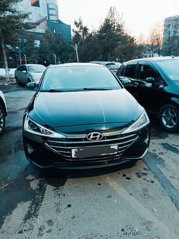 машина хундай: Hyundai Elantra: 2018 г., 2 л, Автомат, Бензин