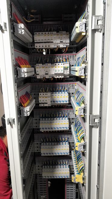 Электрики, электромонтажники: Электрик. Больше 6 лет опыта — 3