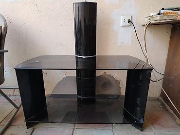 Şüşə TV stendi - Material: qara tündləşdirilmiş şüşə və metal boru