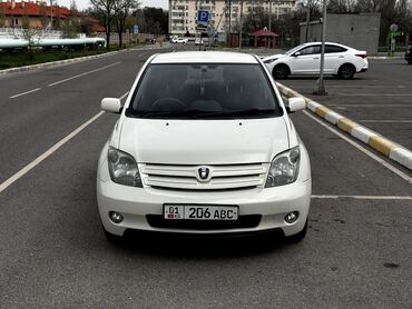 Toyota ist: 2003 г., 1.5 л, Автомат, Бензин, Хэтчбэк