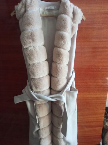 вязаные женские жилеты: Жылууланган, Тизеден