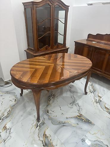 Klassik üslubda yemək otağı mebel dəsti təqdim olunur. Dəstə oval lalafo.az -da Klassik üslubda yemək otağı mebel dəsti təqdim olunur. Dəstə oval