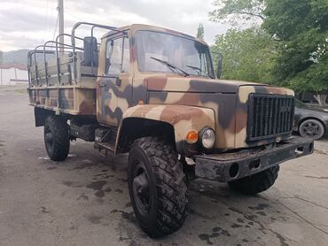 vurulmuş maşınların satışı: Kamuflyaj rəngli, yük daşımaq üçün nəzərdə tutulmuş GAZ markalı yük