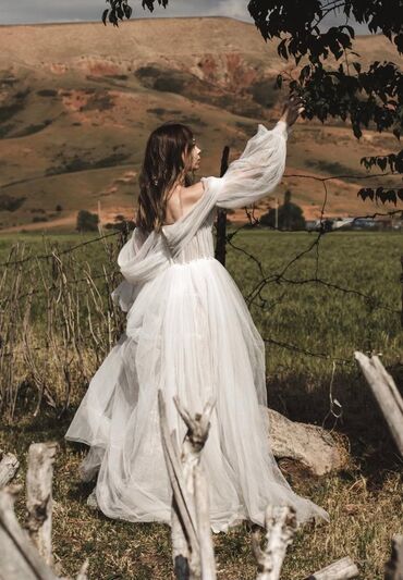 Свадебные платья: Продаю свадебное платье итальянского бренда daria karlozi размер
