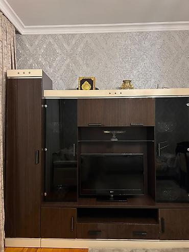 dolab islənmis: TV stendi və vitrinli divar dolabı - Material: laminat/MDFlam ağac — 2