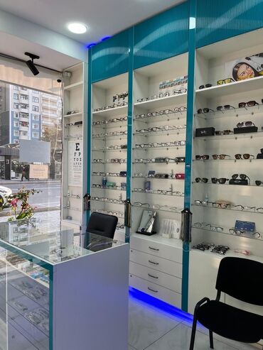 Aksesuarlar üçün vitrinlər: Eynək üçün, Yeni — 12