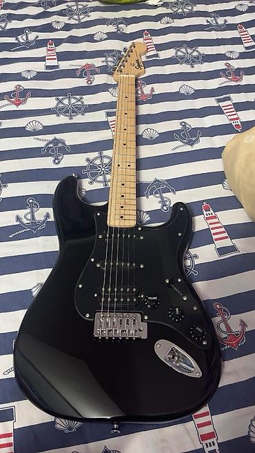 Squier Stratocaster tipli elektrik gitara (HSS) - Korpus: klassik