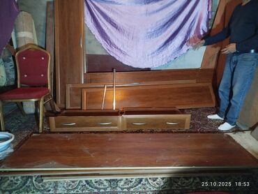 шкафы для вещей бу: Продаю германский разобранный шкаф за 8000 сом