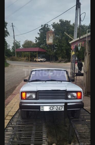 VAZ (LADA): Model: Lada vaz (VAZ 2107) Kuzov: sedan, 4 qapı Rəng: ağ Yanacaq — 4