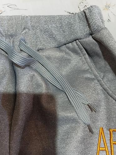 Gornji i donji deo: Siva trenerka – komplet jakna i donji deo - Materijal: mekana, topla — 10