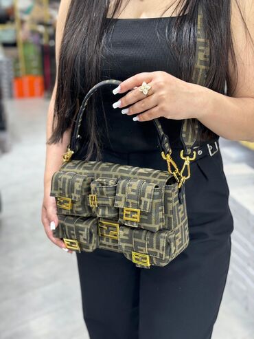 Çantalar: Çiyin çantası, Fendi, Yeni