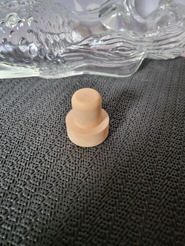 Čaše: Flasa nova,vintaz za pice sirena dihtujuca. Flasa puno — 15