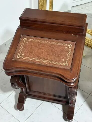 Stilski radni stolovi: Sekreter / dečiji pisaci sto – Dobro stanje 🪑 Širina: 56 cm, Dubina — 2