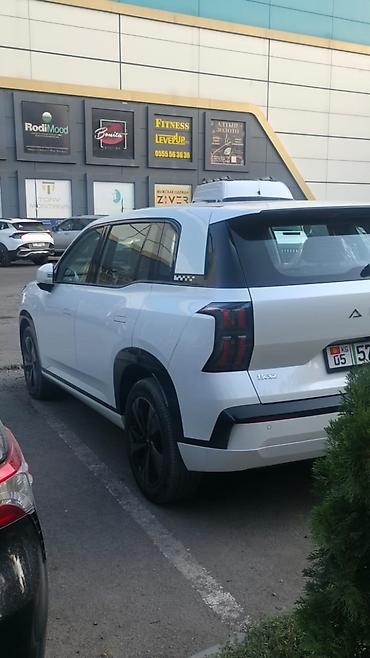 чехол а3: AION LX Plus, электрический кроссовер (белый цвет кузова, черная — 2