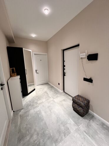 Uzunmüddətli kirayə mənzillər: Öz evimdir . 2 otaq kirayə verilir. Xırdalanda. Əla evdir isti pol — 12