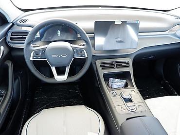 star stop: BYD Qin Plus: 1.5 l | 2025 il 50 km Sedan — 7