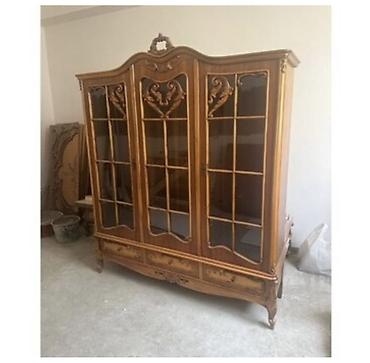 Klassik üslubda vitrin-bufet - Material: təbii ağac karkas, şüşə lalafo.az -da Klassik üslubda vitrin-bufet - Material: təbii ağac karkas, şüşə