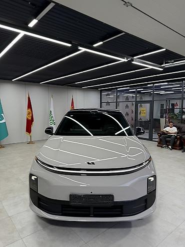 я ищу машину: Lixiang L6: 2025 г., 1.5 л, Автомат, Гибрид, Внедорожник — 2