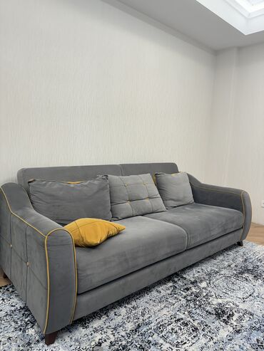 спал диван: Прямой диван, цвет - Серый, Б/у