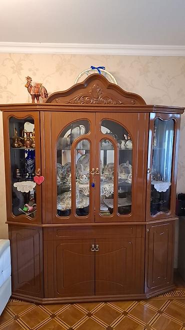 qapi dekoru: TƏCİLİ SATILIR! Klassik üslubda taxtadan vitrin-bufet. - Material — 1