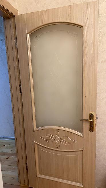 otaq qapllar: 5 ədəd otaq qapısı, yeni qapı alındığı üçün satılır. Ölçüləri 2*80sm — 6