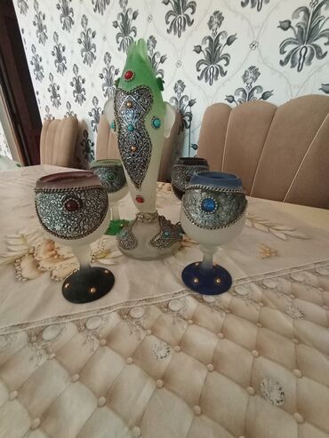 Digər süfrə qabları: Şərq üslublu dekorativ süfrə dəsti - Tərkib: 1 ədəd hündür dekorativ