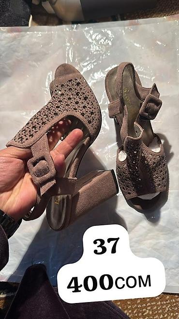 Босоножки, сандалии, шлепанцы: Женская обувь — два варианта. 1) Сандалии с декором - Размеры: 37 и — 29