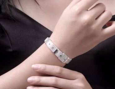 оникс браслеты: Регулируемый стильный женский браслет, серебряного цвета