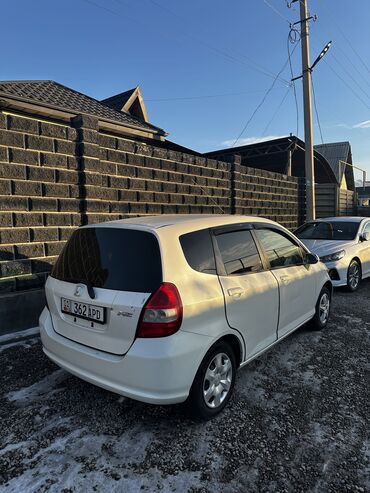 Легковой транспорт: Сдаю в аренду: Легковое авто, Под такси