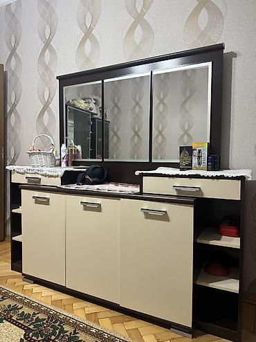 Servantlar: Yataq otağı və qonaq otağı üçün mebel dəsti Təsvir: - Tualet — 1