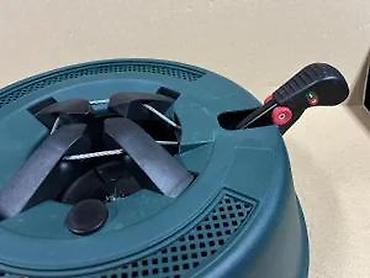 Praznična dekoracija: Postolje za jelku sa nožnim mehanizmom - Stabilno i široko postolje — 10