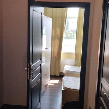 Uzunmüddətli kirayə mənzillər: Gəncədə.GDU nun 2 ci korpusuna yaxın Bayraq meydanına yaxın 12 — 8