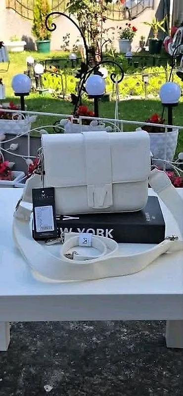 Torbe: Elegantna torba preko ramena sa slovom “M” - Materijal: veštačka koža — 8