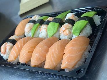 кассир в кафе: Требуется Повар : Сушист, Японская кухня, Без опыта — 1