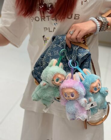 Oyuncaqlar: Labubu Kukla ● Labubu Yumuṣaq kuklalar ● Kola ve Sade olani var ● -da lalafo.az — 18 Oyuncaqlar: Labubu Kukla ● Labubu Yumuṣaq kuklalar ● Kola ve Sade olani var ● — 18