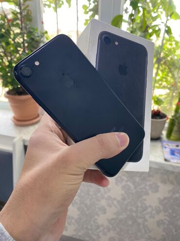 iphone 2: IPhone 7, 32 GB, Black Titanium, Barmaq izi