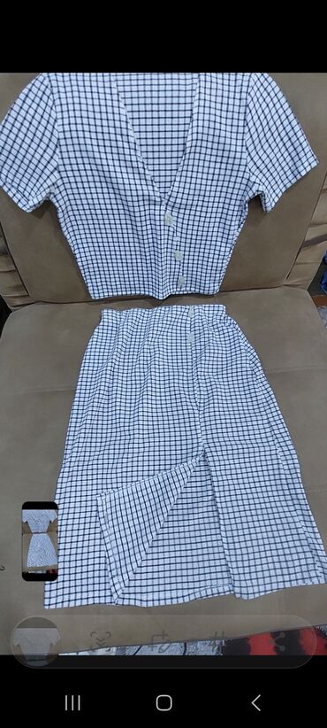 Dəstlər, kostyumlar: Qadın geyimleri 9 aznden baslayir. bir nece geyim alana endirim ve — 10