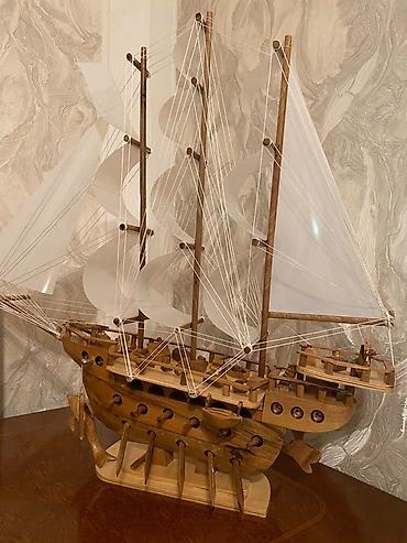 model: Ağacdan hazırlanmış dekorativ yelkənli gəmi maketi - Material — 2