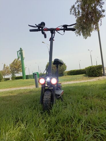 Güclü elektrikli skuter – şəhərdə və yüngül off-road marşrutlarda