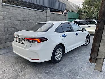 Toyota: Toyota Corolla: 2020 г., 1.8 л, Вариатор, Гибрид, Седан — 2
