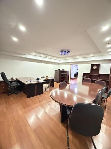 Продажа офисов: Продажа офисов 200 м², С ремонтом, Многоэтажное здание, 1 этаж — 3