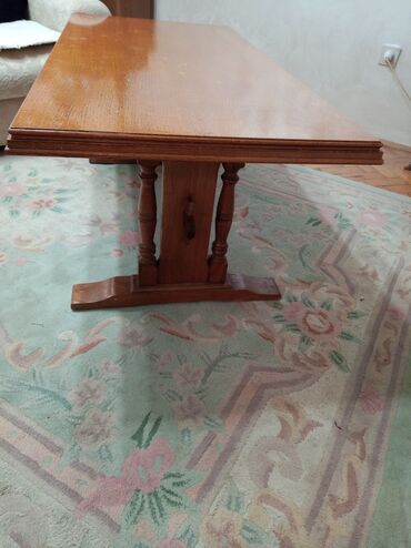 Stilski klub stolovi: Drveni klub-sto, klasičnog dizajna od hrastovine puno drvo sitne — 10